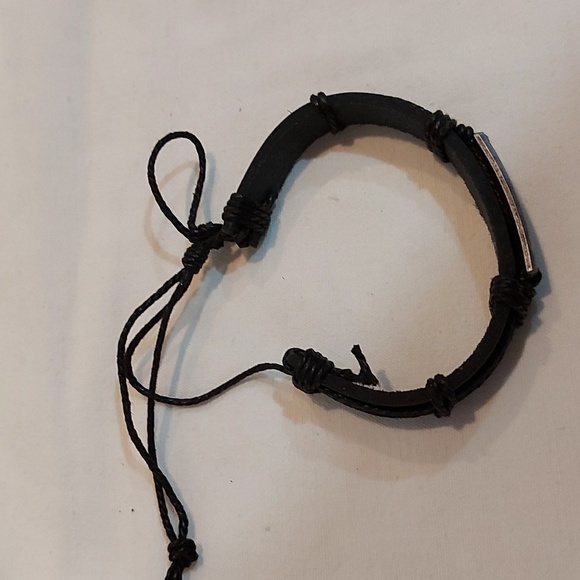 NWOT; Cross Unisex bracelet black leather adjustable - Picture 4 of 5